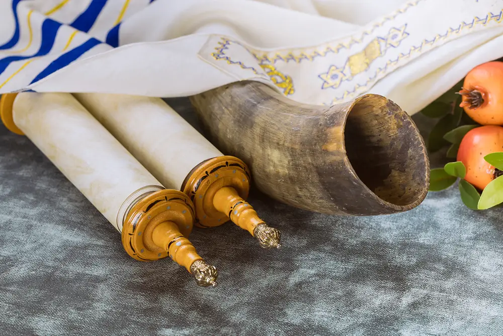 Yom Kippur Jewish holiday religious tradition attributes and symbols